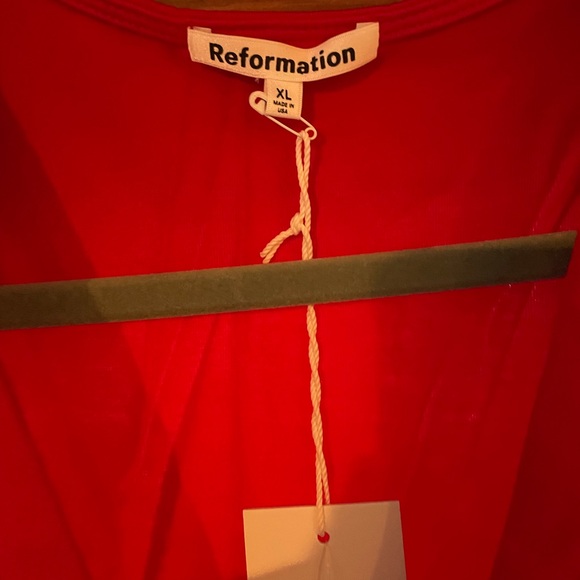 Reformation Elegant Red Sleeveless Top - Picture 6 of 8